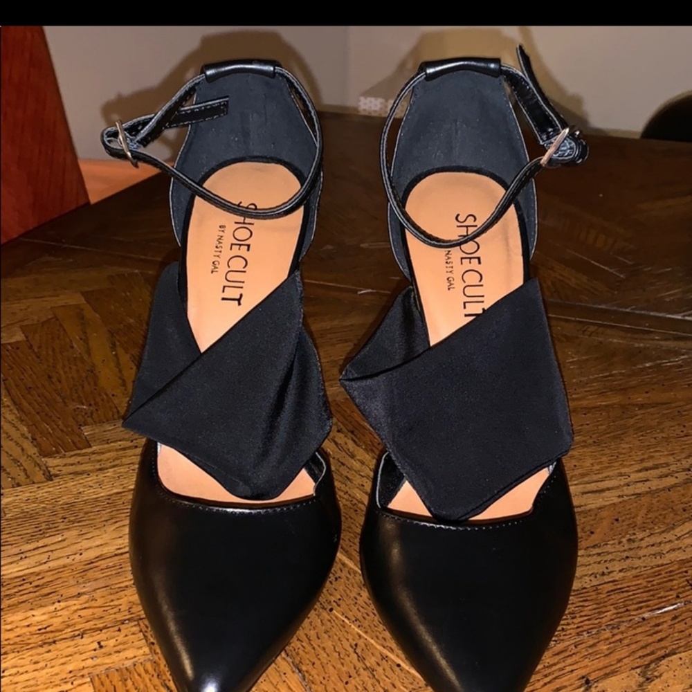 Pre-Owned Sporty Pumps